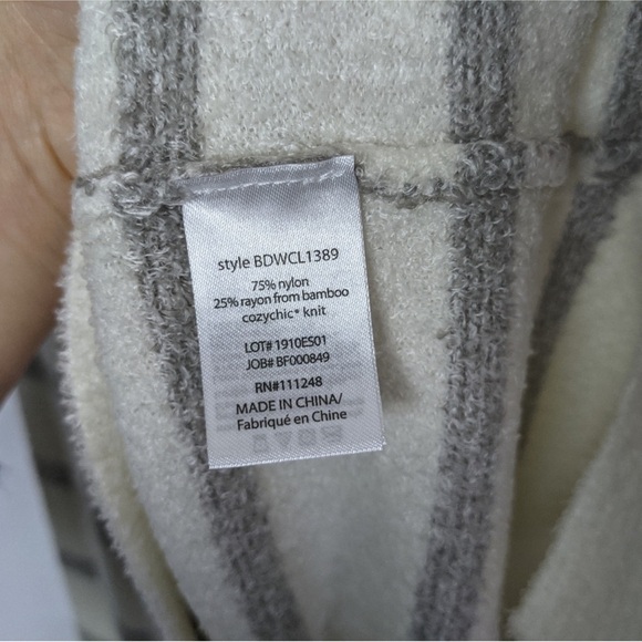 Barefoot Dreams CozyChic Ultra Lite Raglan
Sleeve Pullover So Soft Sweater Sz M - Picture 8 of 8